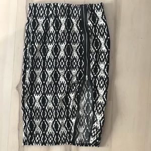 Midi printed skirt size 8 (small)New without tags